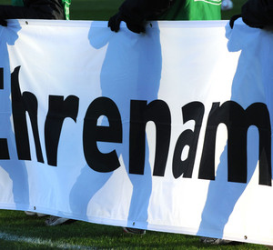 Banner mit der Aufschrift "Ehrenamt"; Bild: dpa