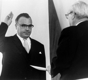 Helmut Kohl wird am 19.5.1969 im Mainzer Landtag als Ministerpräsident von Rheinland-Pfalz vereidigt.