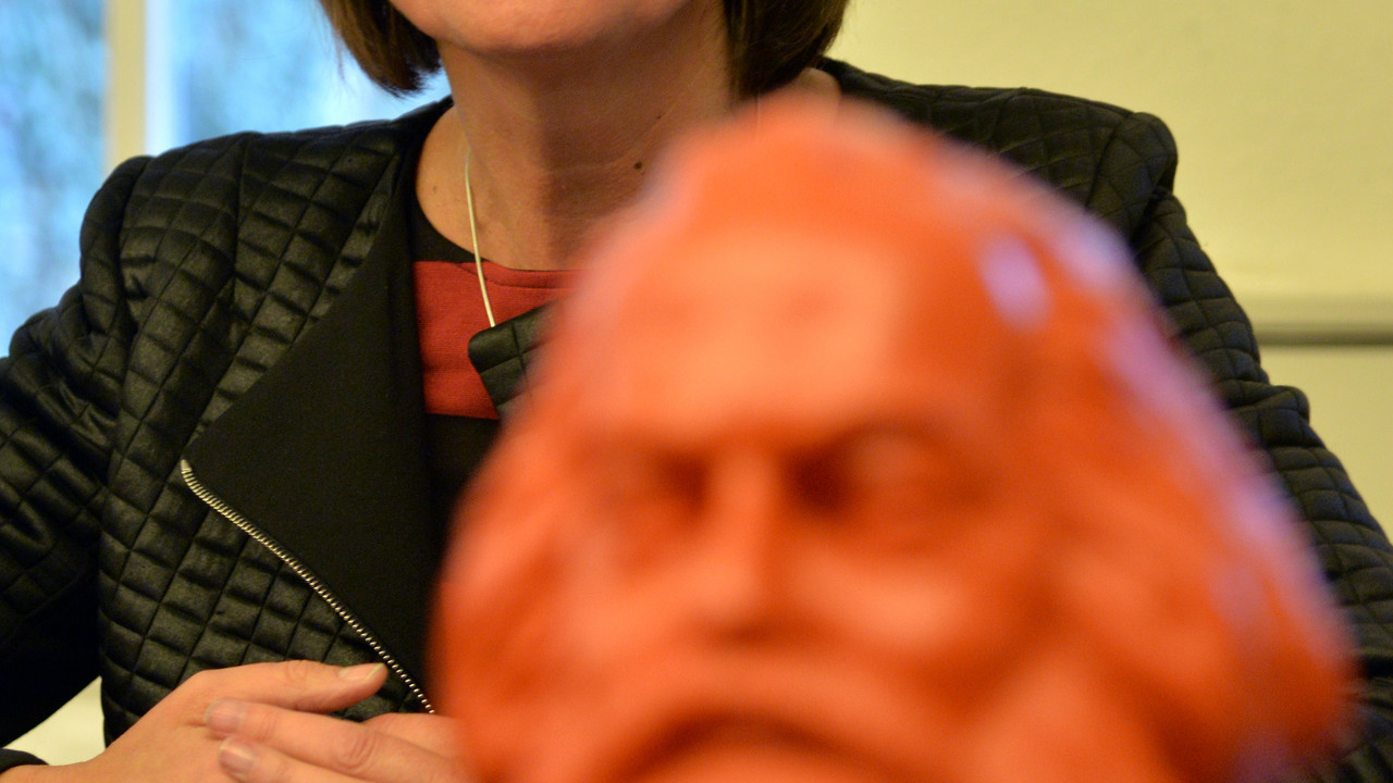 Ministerpräsidentin Malu Dreyer unterzeichnet die Kooperationsvereinbarung zum Karl-Marx-Jahr; Bilder: Tittel