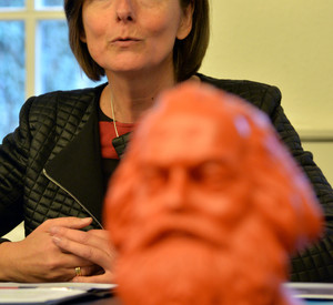 Ministerpräsidentin Malu Dreyer unterzeichnet die Kooperationsvereinbarung zum Karl-Marx-Jahr; Bilder: Tittel