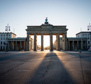 Rheinland-Pfalz stiftet seit Jahren immer zum 18. März einen Kranz, der am Gedenktag vor dem Brandenburger Tor in Berlin niedergelegt wird - eben am Platz des 18. März