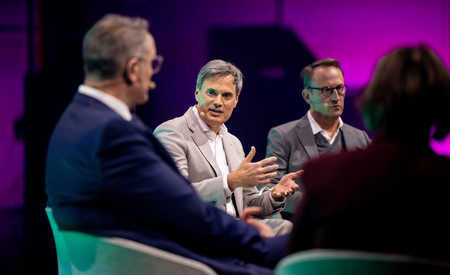 Ministerpräsident Alexander Schweitzer gratuliert Dr. Norbert Himmler zur Wiederwahl als ZDF-Intendant