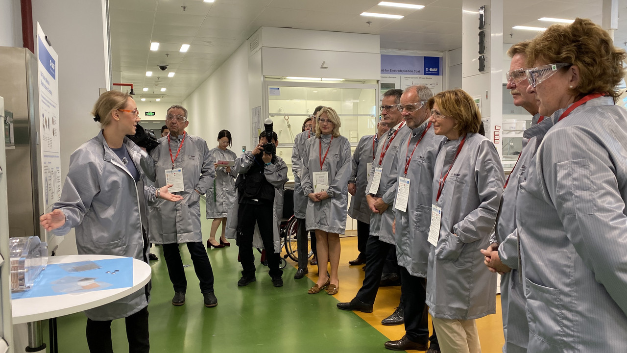 Ministerpräsidentin Malu Dreyer besucht gemeinsam mit ihrer Delegation die Niederlassung von BASF in Shanghai