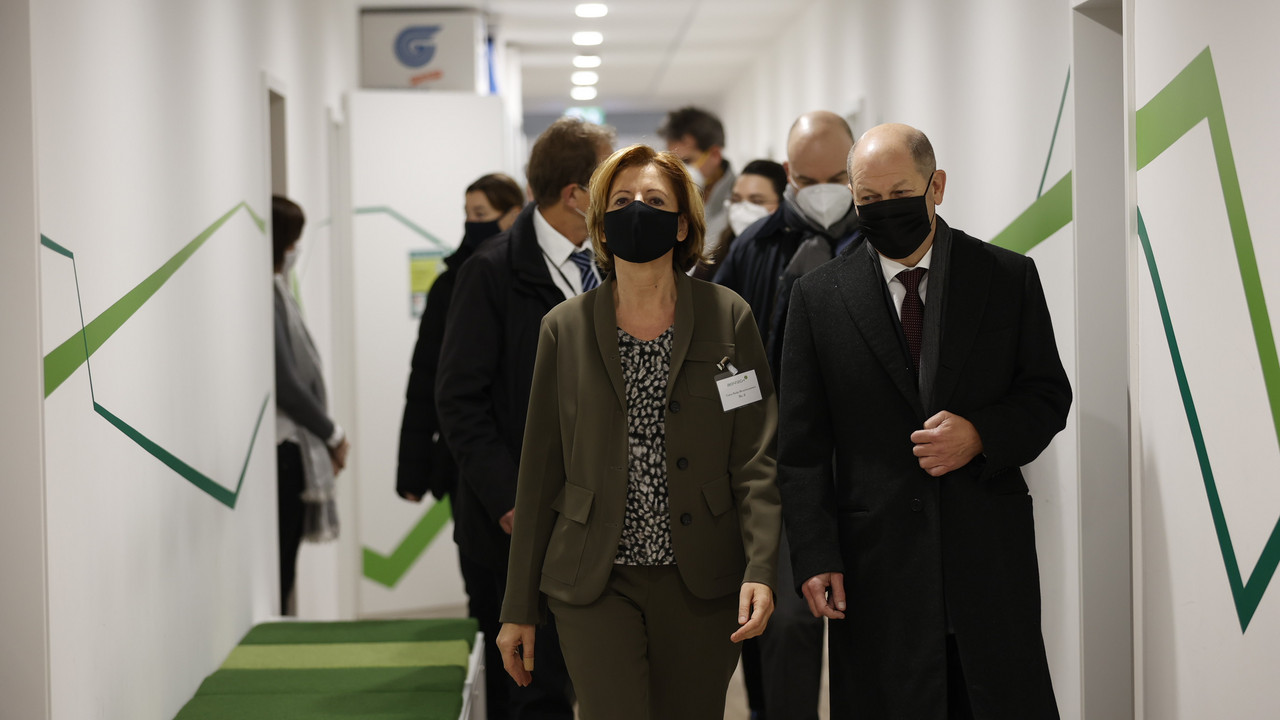 Ministerpräsidentin Malu Dreyer und Bundesfinanzminister Olaf Scholz besuchen BioNTech in Mainz