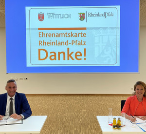 Staatssekretärin Heike Raab und der Bürgermeister der Stadt Wittlich, Joachim Rodenkirch