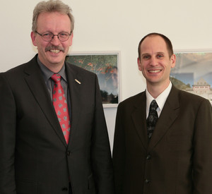 Staatssekretär Stadelmaier und der kanadische Gesandte Walsh; Bild: Pipprich