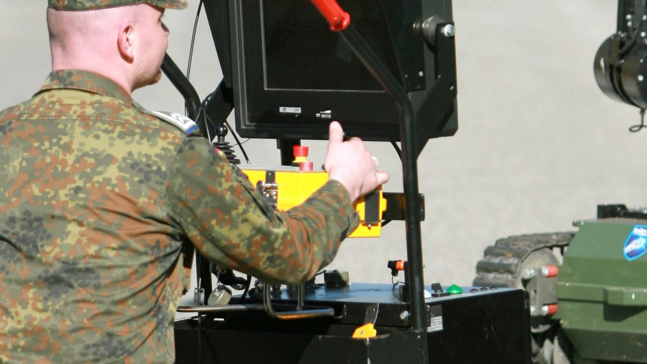 Elektroniker der Bundeswehr; Bild: dpa