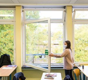 Für Schulräume, die nicht gut zu belüften sind, können mobile Lüftungsgeräte eine Lösung sein.