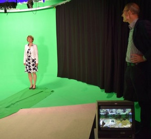 Wirtschaftsministerin Eveline Lemke im Studio des heute eröffneten Film - und Medienforums Rheinland-Pfalz, gefördert durch das Wirtschaftsministerium; Foto: Wirtschaftsministerium RLP
