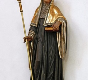 Figur der Hl. Hildegard in der Basilika Sankt Martin in Bingen; Foto: dpa