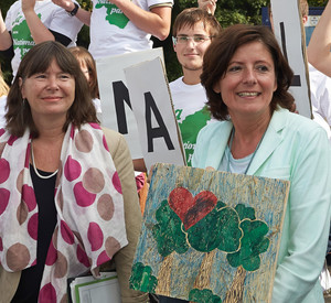 Ministerpräsidentin Malu Dreyer und Umweltministerin Ulrike Höfken haben in Kirschweiler (Kreis Birkenfeld) das Landeskonzept für den Nationalpark Hunsrück vorgestellt. Bild: MULEWF
