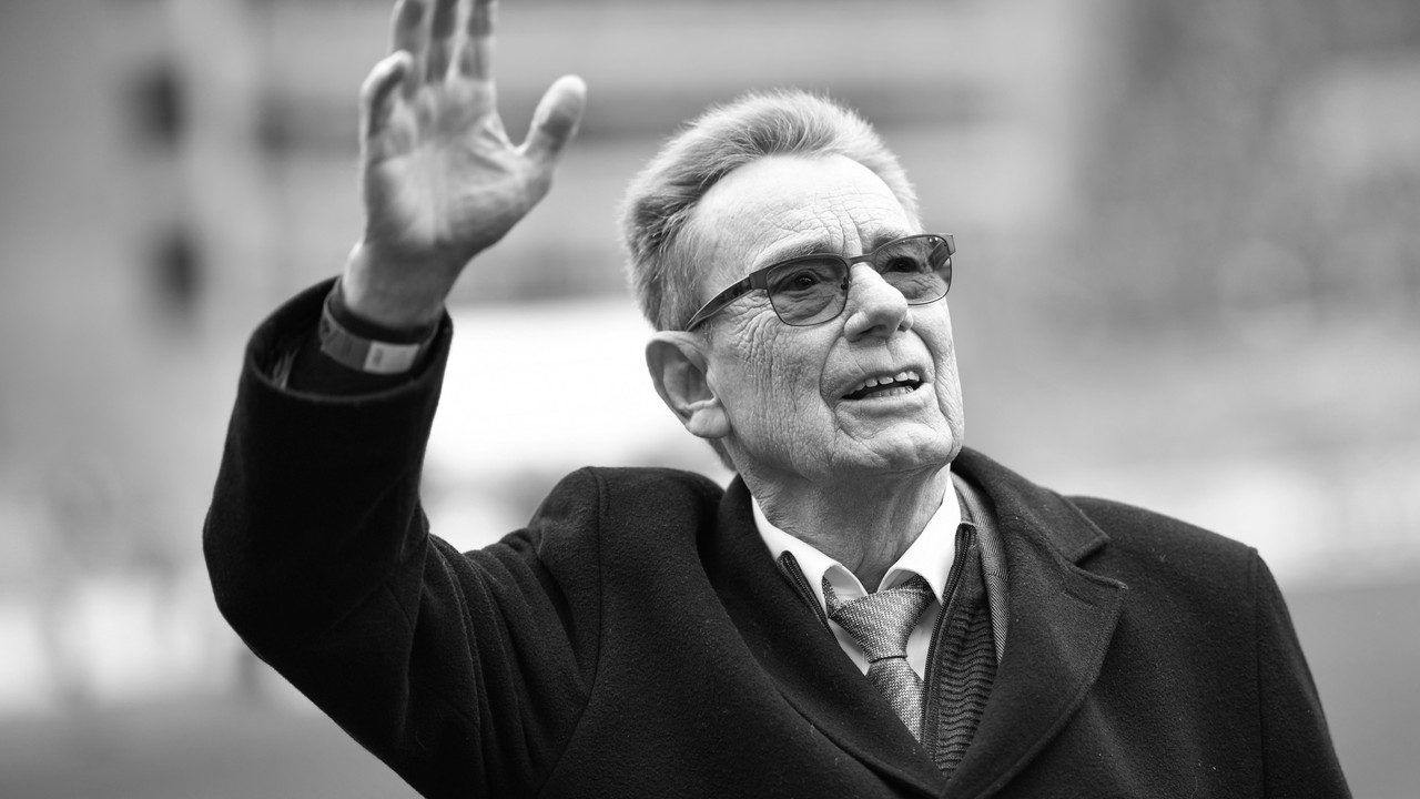 Der Ehrenpräsident des 1. FC Kaiserslautern ist im Alter von 80 Jahren verstorben.