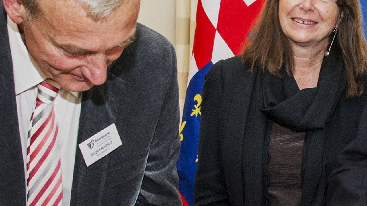 Ulrike Höfken und Jacques Rebillard bei der Unterzeichnung; Bild: Klaus Benz