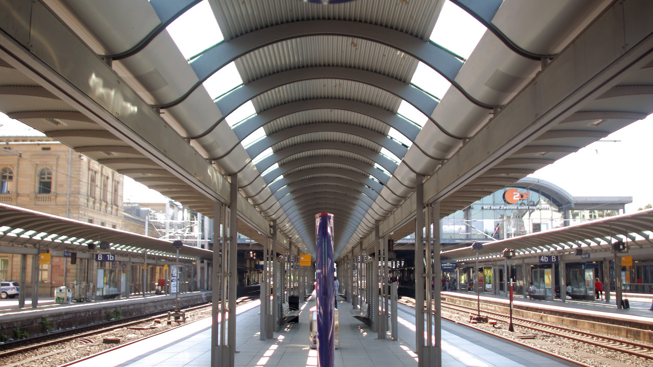 Bahnsteig am Hauptbahnhof in Mainz (Archiv); Bild: dpa