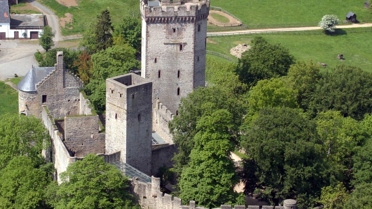 Kasselburg bei Gerolstein; Bild: dpa