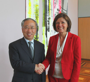 Ministerpräsidentin Malu Dreyer und  Generalkonsul Liang Jianquan; Bild: Stefan Sämmer