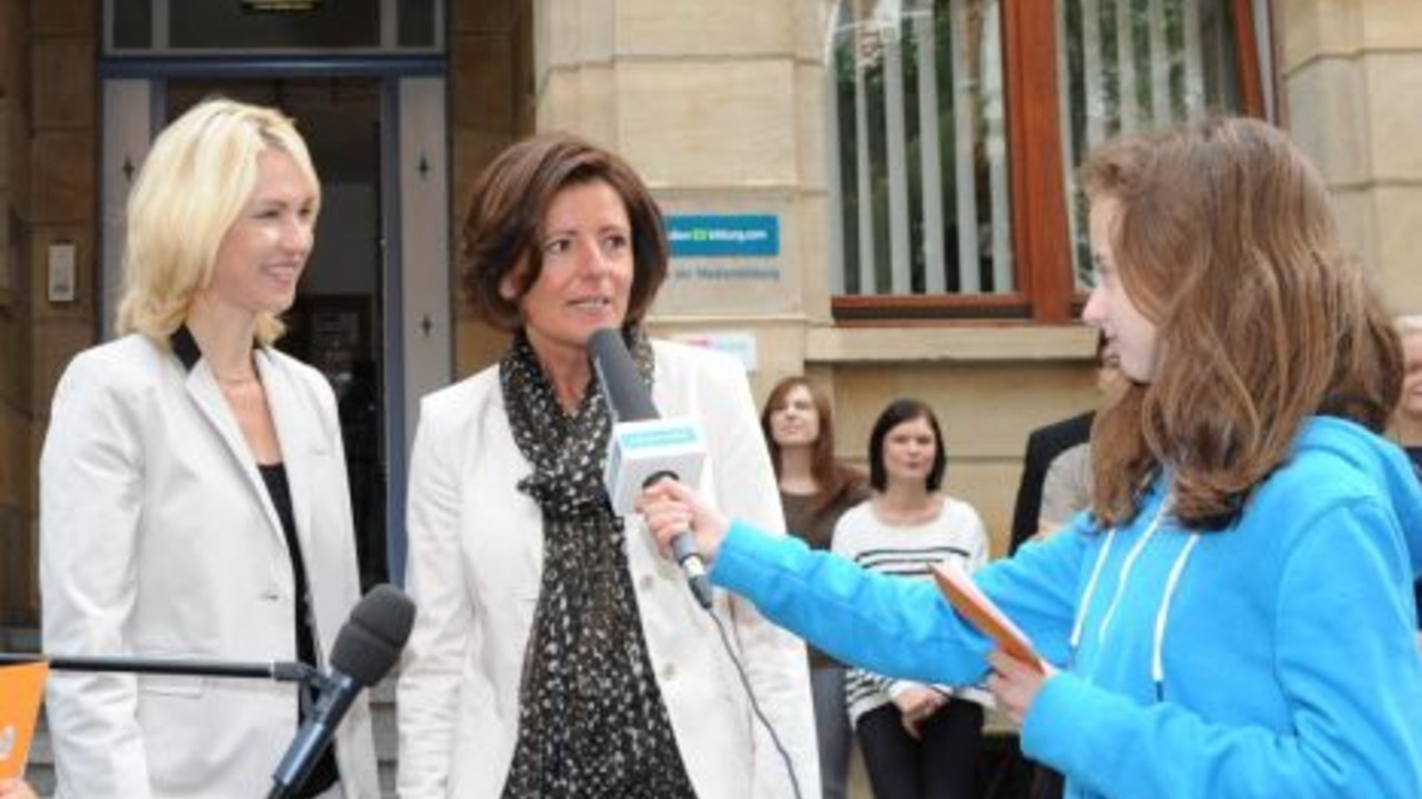 Bundesjugendministerin Schwesig und Ministerpräsidentin Dreyer im Kinderinterview; Bild: Kristina Schäfer