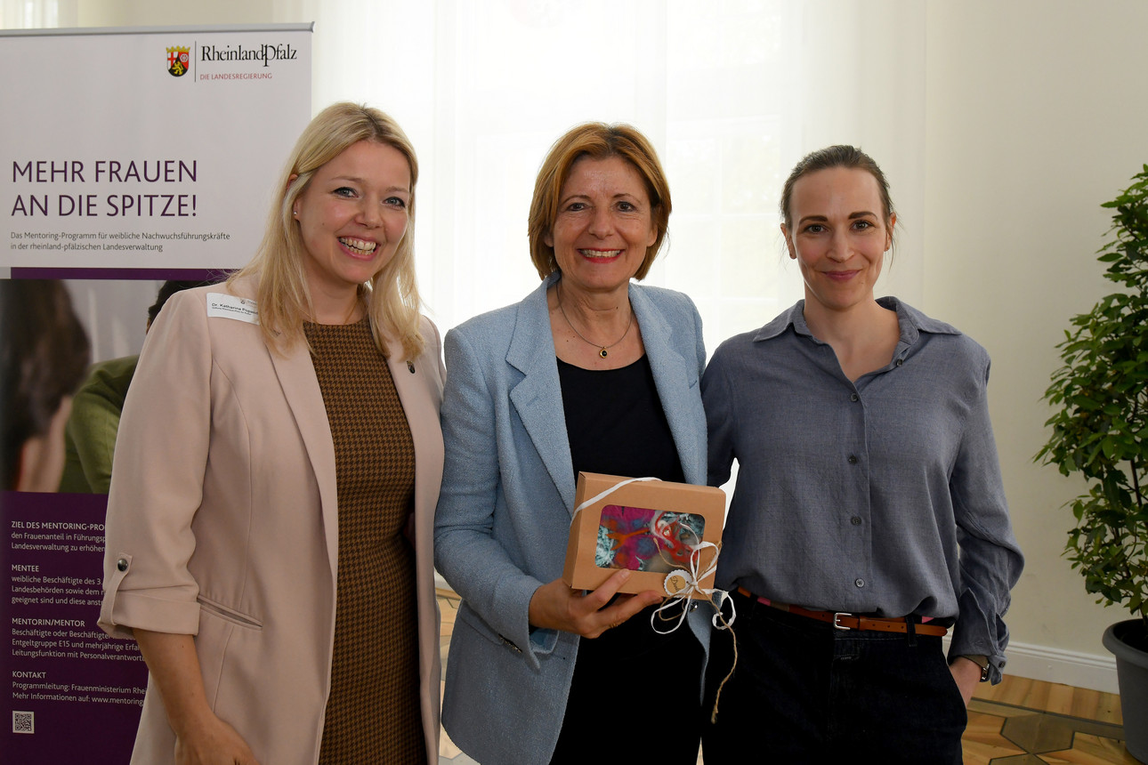 Dr. Katharina Popanda, Ministerpräsidentin Malu Dreyer, Vanessa Fischer