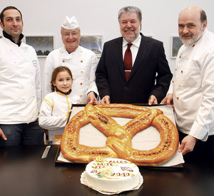 Ministerpräsident Kurt Beck und Vertreter der Bäckerinnung Bad Kreuznach; Bild: Sämmer
