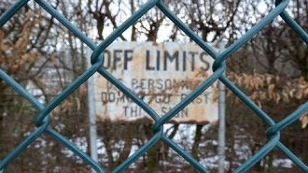 Rostiges Off limit schild; Bild: dpa
