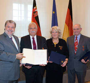 Ministerpräsident Beck mit den Ordensträgern; Bild: Pipprich