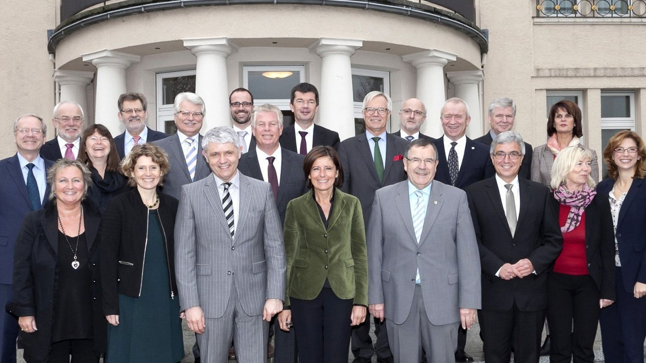 Ministerrat und Vertreter der Kommunalen Spitzenverbände trafen sich im Gästehaus der Landesregierung zum Austausch; Bild: Pipprich © Staatskanzlei