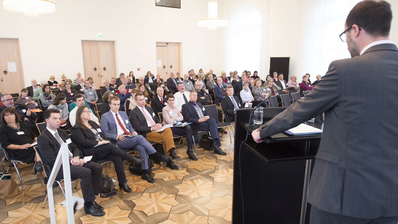 Begrüßung bei der Verstaltung "Bürgerschaftliches Engagement in
Rheinland-Pfalz" durch den Chef der Staatskanzlei Staatssekretär Clemens Hoch