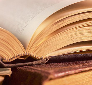 Aufgeschlagenes Buch; Bild: rlp-Archiv