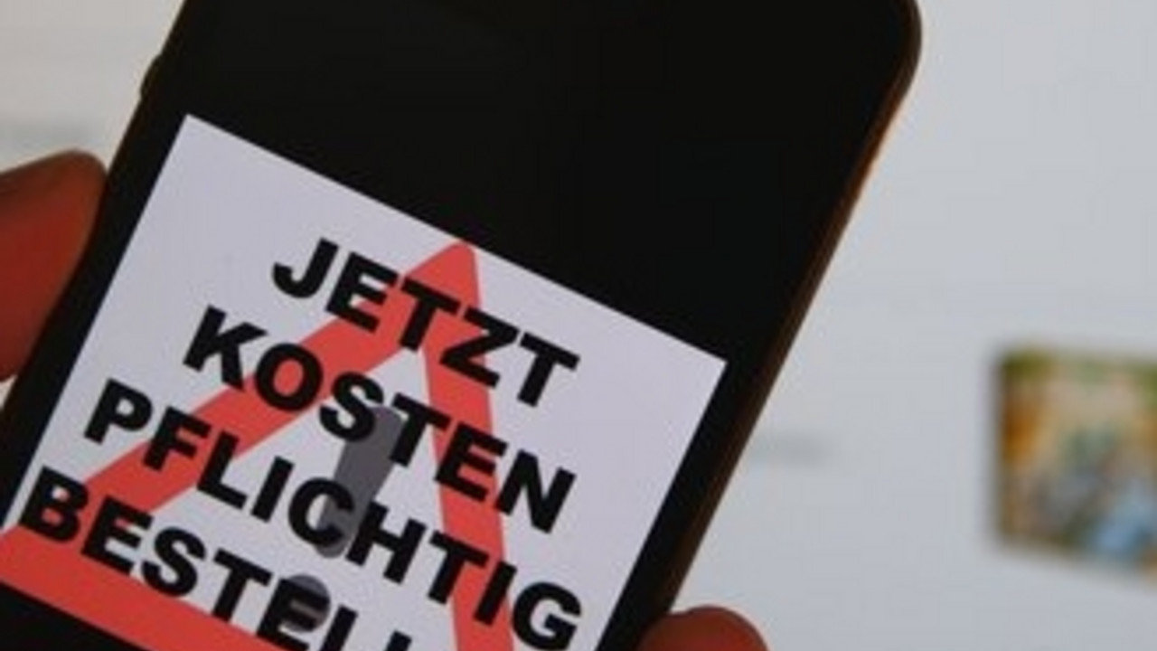 Hinweis bei Bestellung per Handy; Bild: dpa