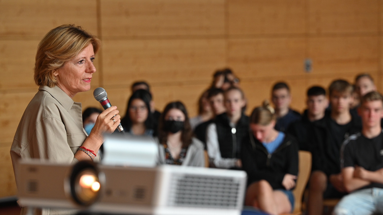 Ministerpräsidentin Malu Dreyer im Max-Planck-Gymnasium in Trier
