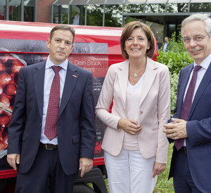 Ministerpräsidentin Malu Dreyer mit Francesco Grioli (l.), Landesbezirksleiter in Rheinland-Pfalz und dem Saarland, und Michael Vassiliadis, IG BCE-Vorsitzender.