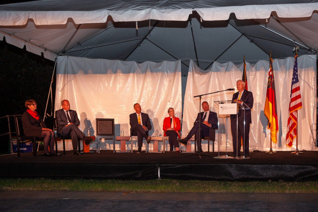 DelegtaionsreiseUSA_EmpfanginBotschaft Rund 2.500 Gäste aus Politik, Militär, Wirtschaft, Wissenschaft, Kultur und Zivilgesellschaft kamen in der deutschen Botschaft für den Empfang zusammen.