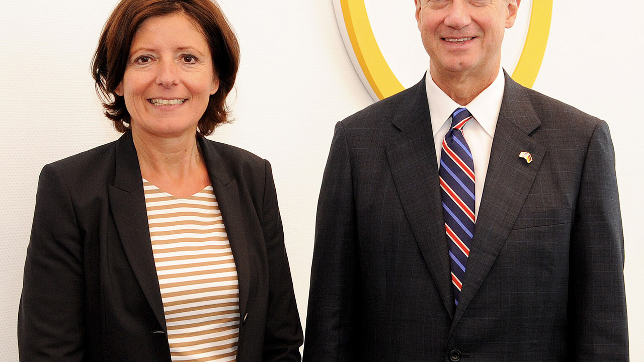 Ministerpräsidentin Malu Dreyer und der neue Botschafter der Vereinigten Staaten von Amerika, John B. Emerson; Bild: Kristina Schäfer