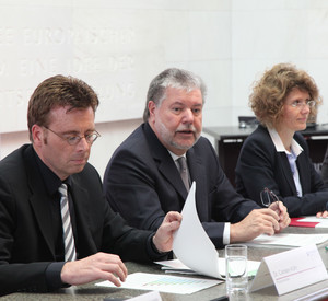 vlnr.: Finanzminister Carsten Kühl, Ministerpräsident Kurt Beck, Wirtschaftsministerin Eveline Lemke;Bild:Stk/Sämmer