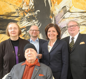 Von links: Rissa und Karl Otto Götz, Direktor des Arp Museums Dr. Oliver Kornhoff, Ministerpräsidentin Malu Dreyer und Staatssekretär Walter Schumacher; Foto: Martin Gausmann
