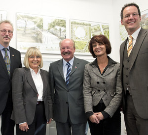 Gruppenbild mit Staatssekretär Martin Stadelmaier; Renate Kreckel, Finanzministerium; Kanzler der JGU, Götz Scholz; Staatssekretärin Vera Reiß und OB Michael Ebling; Bild: Pulkowski / © Staatskanzlei