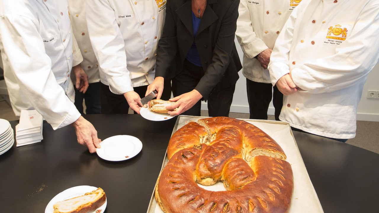 Neujahrsbretzel für Ministerpräsidentin Dreyer; Bild: Voss/view / © Staatskanzlei