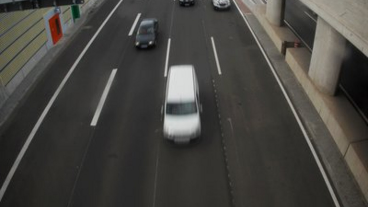 Sechsspurige Autobahn bei Mainz; Bild: dpa