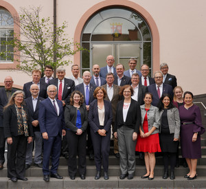 Ministerpräsidentin Malu Dreyer bei einem Gespräch mit 30 Honorarkonsuln, die Deutschland in den USA und Kanada vertreten.  
