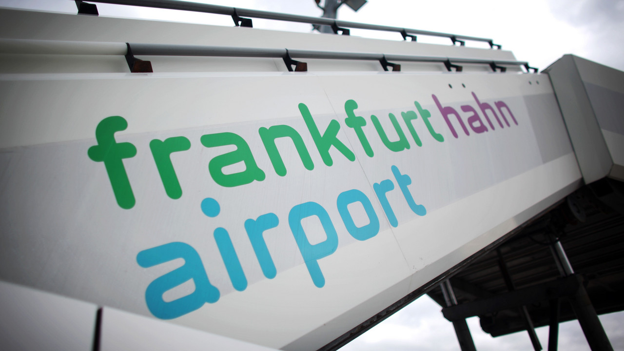 Gangway am Flughafen Frankfurt Hahn
