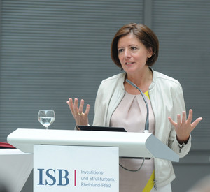 Ministerpräsidentin Malu Dreyer zur Wohnraumstudie; Foto: Investitions- und Strukturbank RLP
