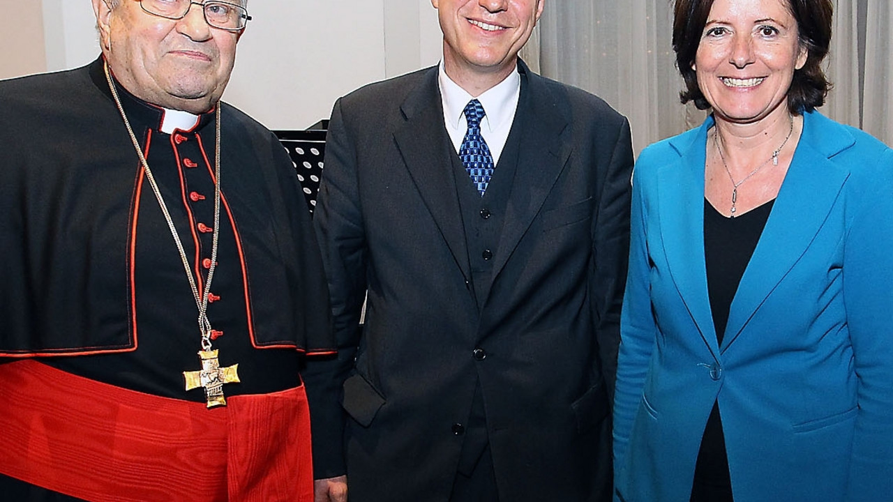 Der Bischof von Mainz, Karl Kardinal Lehmann, Ordinariatsdirektor Dieter Skala und Ministerpräsidentin Malu Dreyer beim Martinsempfang; Bild: Stefan Sämmer