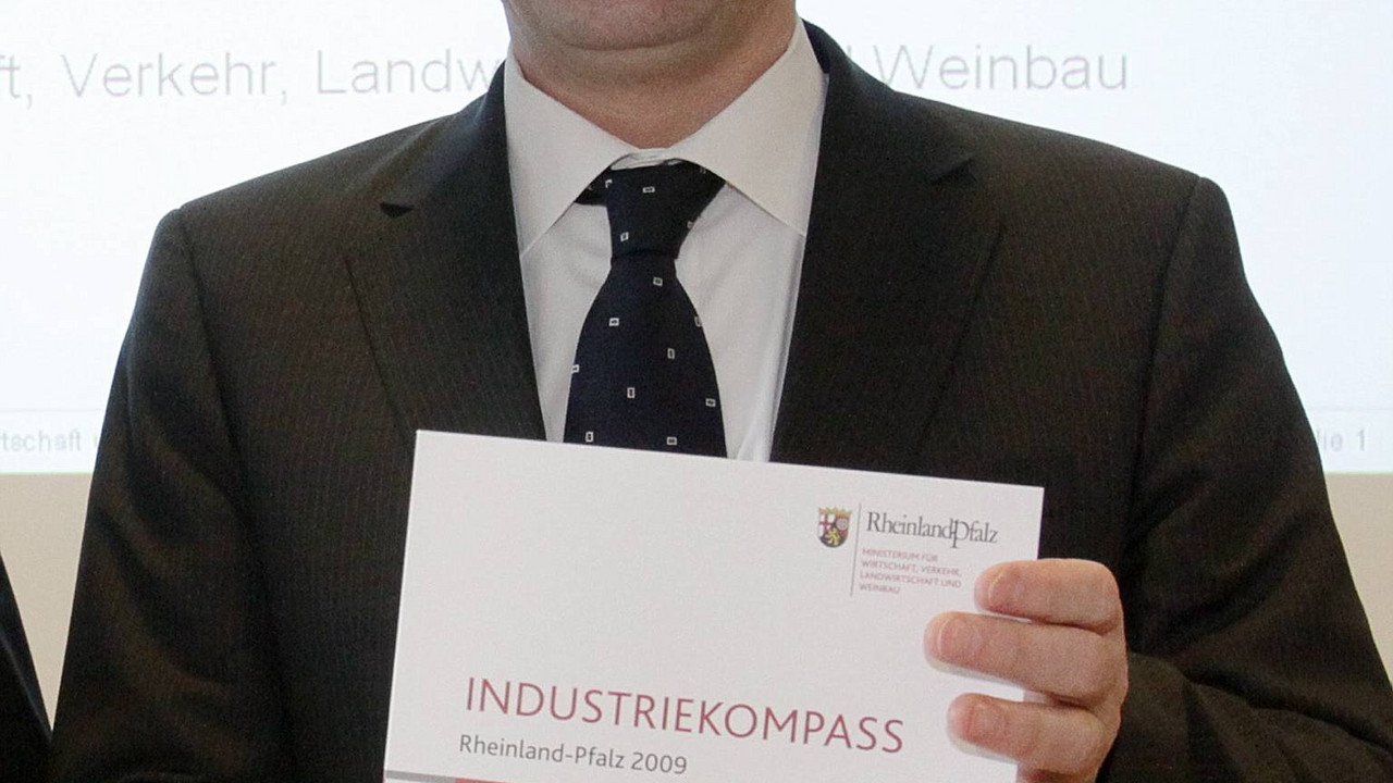 Wirtschaftsminister Hendrik Hering bei der Vorstellung des Industriekompass 2009; Bild: Sämmer