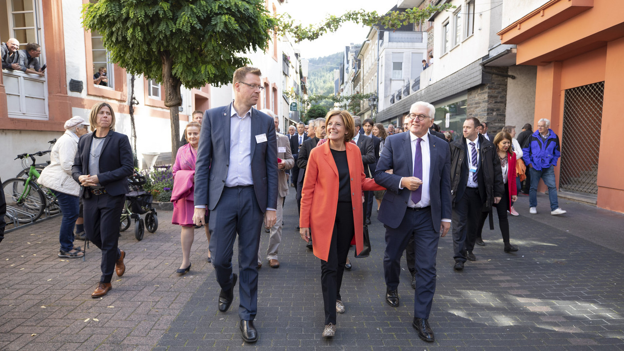 Bundespräsident Steinmeier besucht mit Diplomaten Rheinland-Pfalz