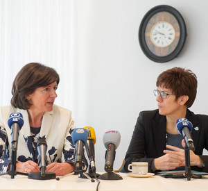 Dreyer und Kramp-Karrenbauer; Bild: Peter Kerkrath, Saarland Öffentlichkeitsarbeit