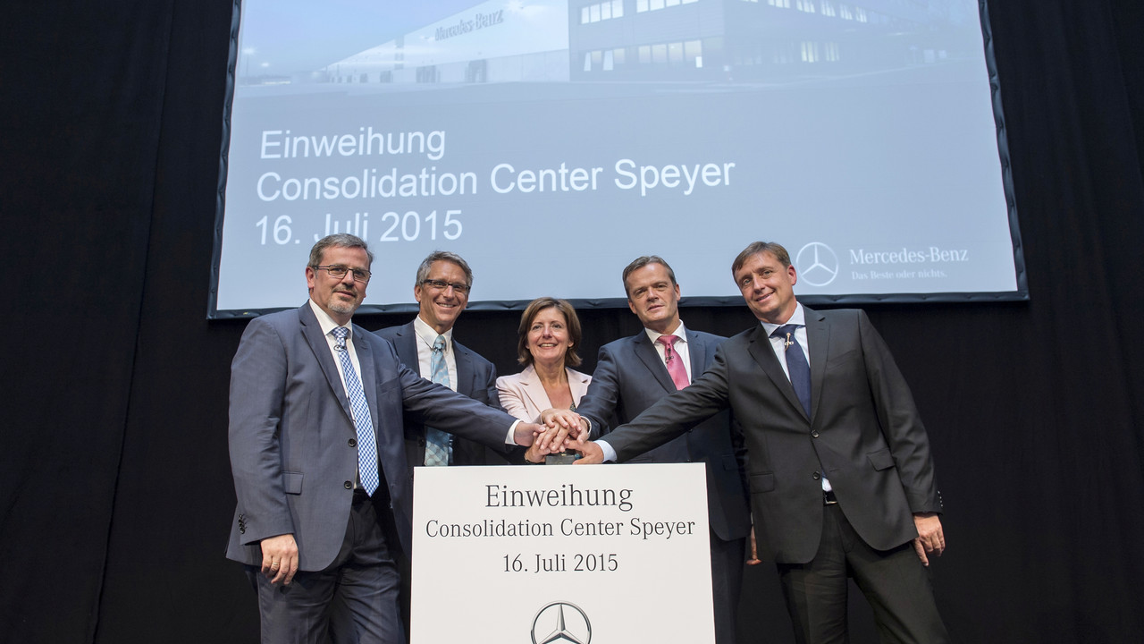 Alexander Koesling, Leiter Supply Chain Management Mercedes-Benz Cars, Ministerpräsidentin Malu Dreyer, Markus Schäfer, Bereichsvorstand Mercedes-Benz Cars, Produktion und Supply Chain Management, Michael Neumann, President Automotive, syncreon International Group.