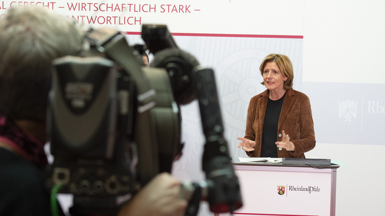 Ministerpräsidentin Malu Dreyer bei der Pressekonferenz nach der Bund-Länder-Schalte