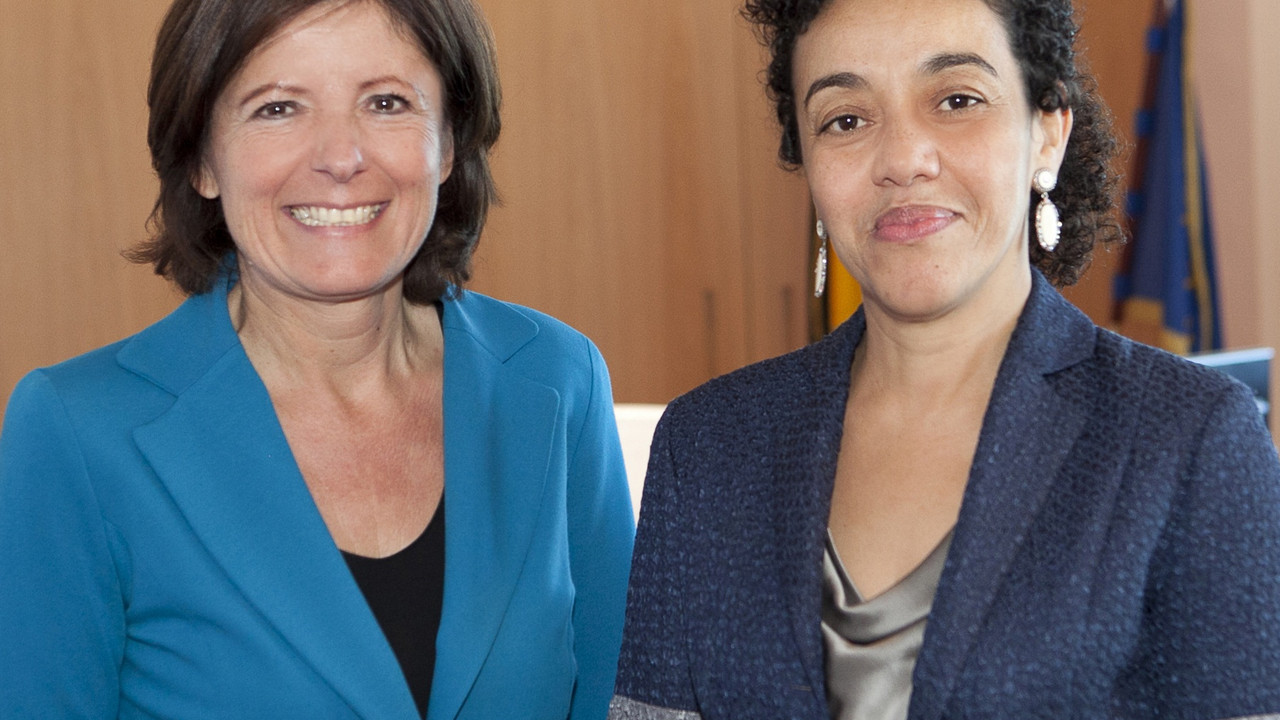 Ministerpräsidentin Malu Dreyer mit der Kapverdischen Botschafterin Maria Cristina Pereira; Bild: Martina Pipprich / © Staatskanzlei