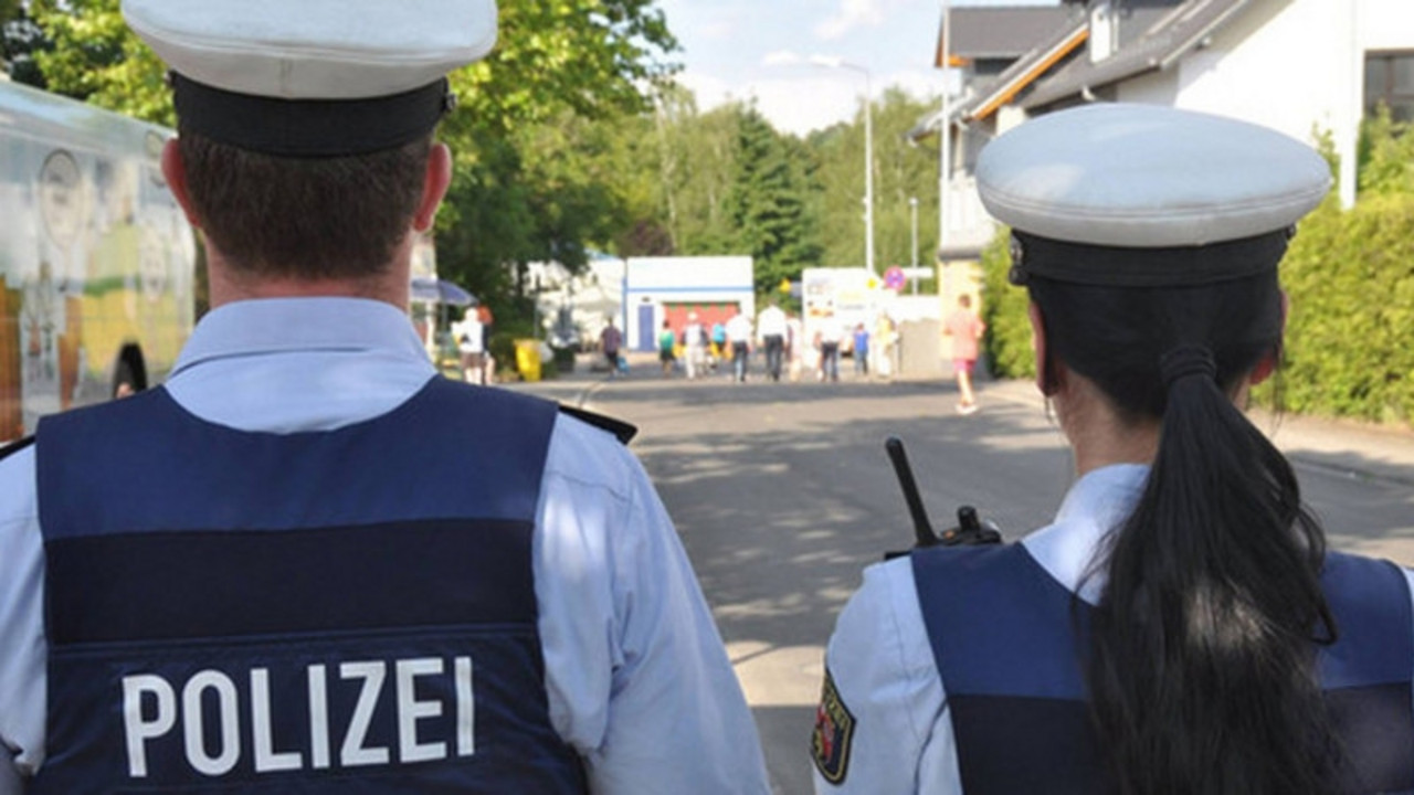 Zwei Polizisten
