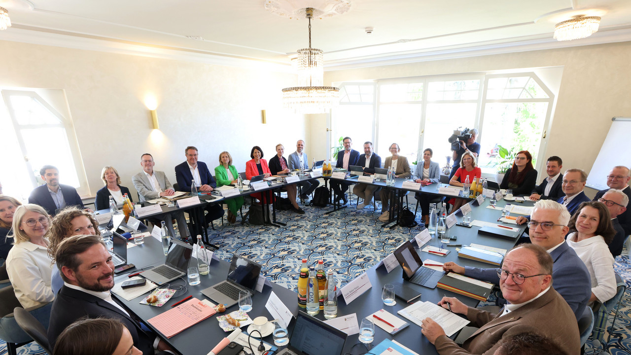 Ministerrat im Ahrtal